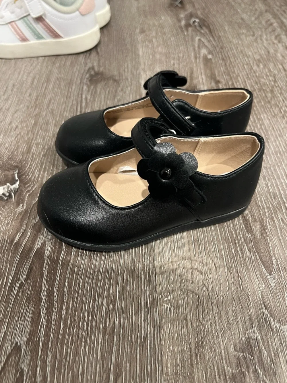 The Childrens Place Black Girls Mary Jane Dress Shoes with Flower Accent Toddler - Picture 3 of 4